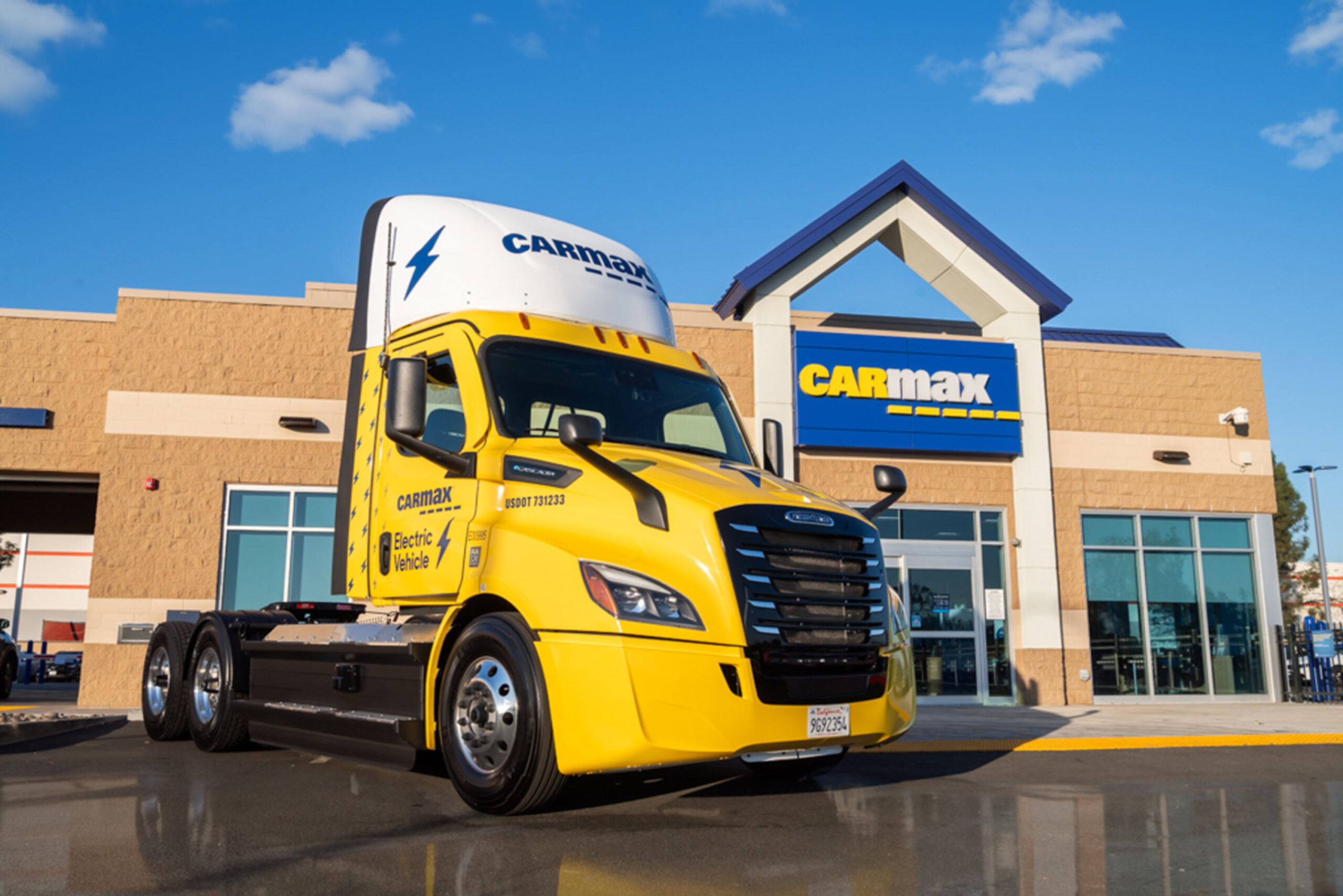 Carmax truck hauler 300dpi