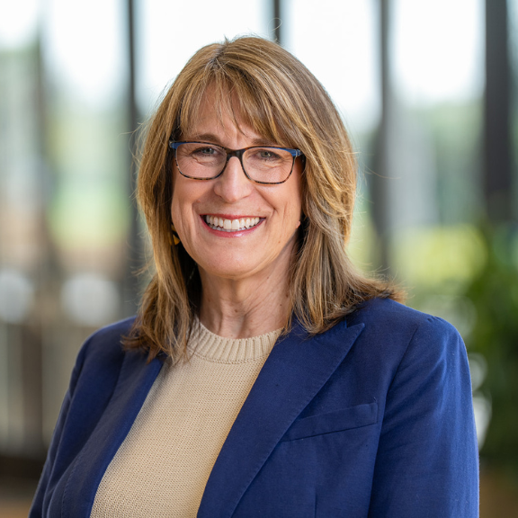 Trish Hayward Headshot